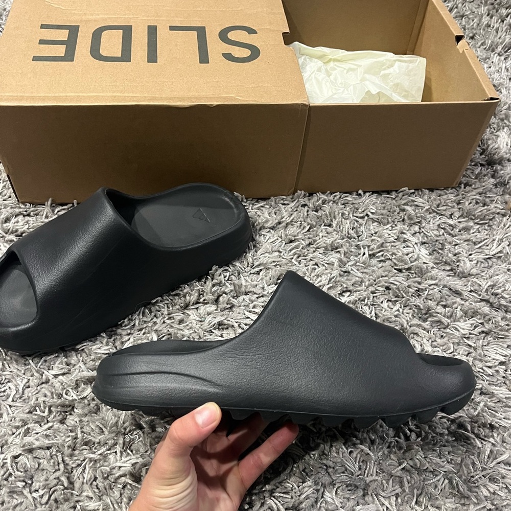 Yeezy slide onyx size 10 - Picture 2 of 13